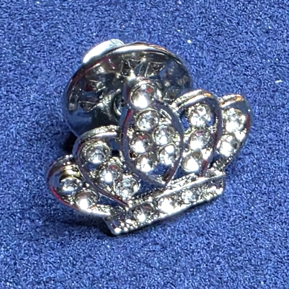 Jewelry - Rhinestone Crown Silver Tone Brooch 652